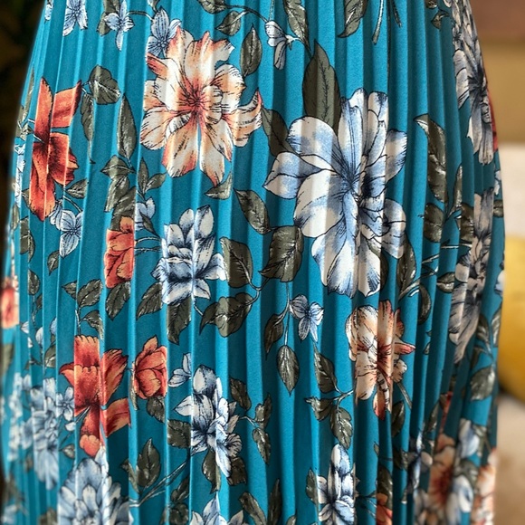 Jessica Simpson Floral Pleated Maxi Dress - Picture 6 of 12